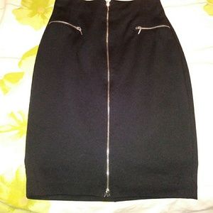 Jennifer Lopez black brand skirt